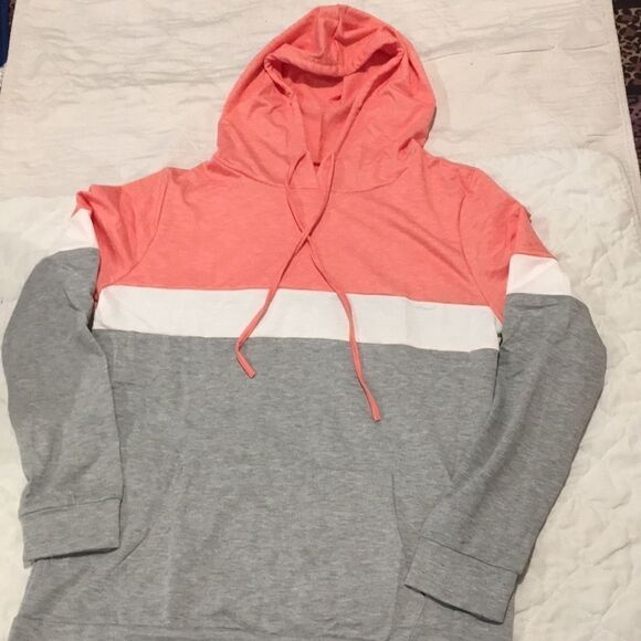 Tops - Hooded longsleeve front pocket shirt